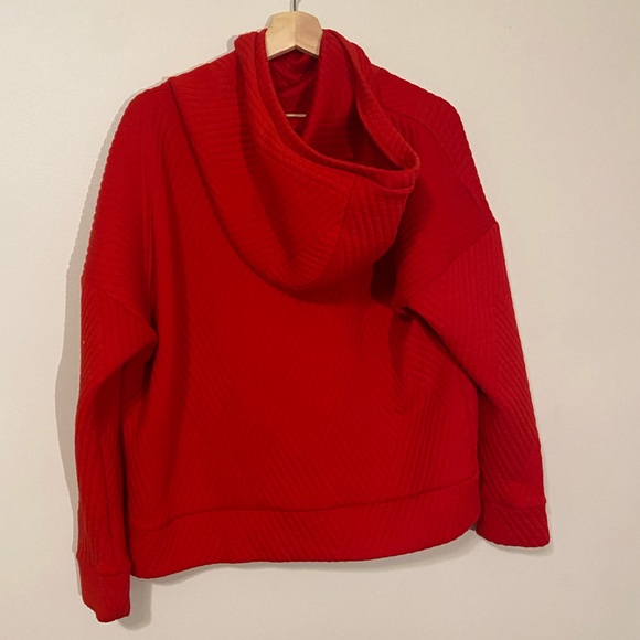 GapFit red athletic quilted hoodie - Picture 2 of 4